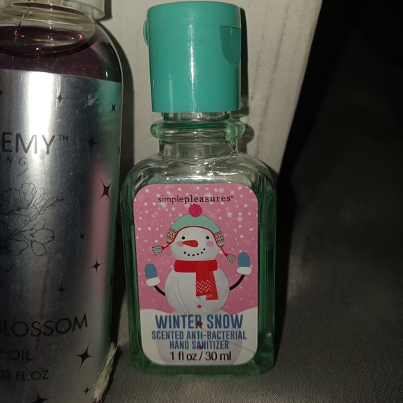 Random Beauty Bundle - Picture 4 of 5